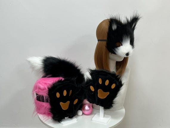 Handmade cat ears headband set with fluffy black and white faux fur for realistic animal cosplay. Ideal for Halloween, anime conventions, cosplay parties, or everyday playful outfits. Soft and comfortable, designed with inner details for a perfect fit. This headpiece adds a touch of kawaii charm and is a must-have accessory for any catgirl or animal-themed costume lover. Made to order and customizable to your personal style.