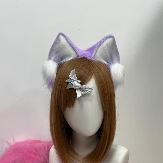 This realistic cat ears and tail set is made from soft materials for comfort and lifelike detail. Perfect for fursuit fans, anime, cosplay, and Halloween. The brown and white faux fur creates a stunning, realistic appearance. Whether you're dressing up as a kitten, feline, or therian character, this soft and comfortable set will complete your costume and bring your cosplay to life.