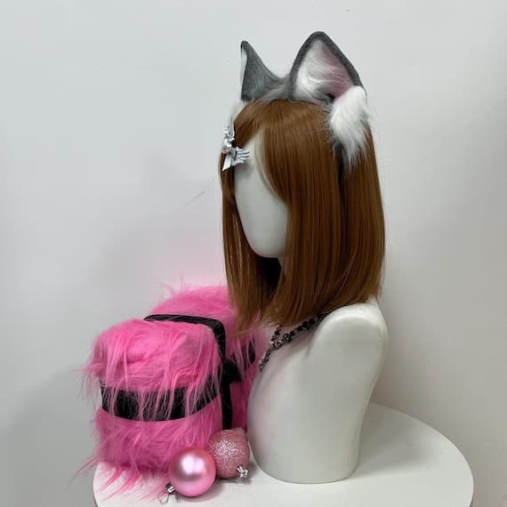 Fluffy red and black cat ears headband crafted from soft faux fur, perfect for cosplay, nekomimi, kemonomimi, furry roleplay, kittenplay, pet play, Halloween costumes, kawaii outfits, anime, or themed parties. Lightweight and comfortable for all-day wear. Can be combined with tails, bells, collars, clips, or other accessories for realistic and playful animal cosplay, kitsune, or cat-inspired costume sets.